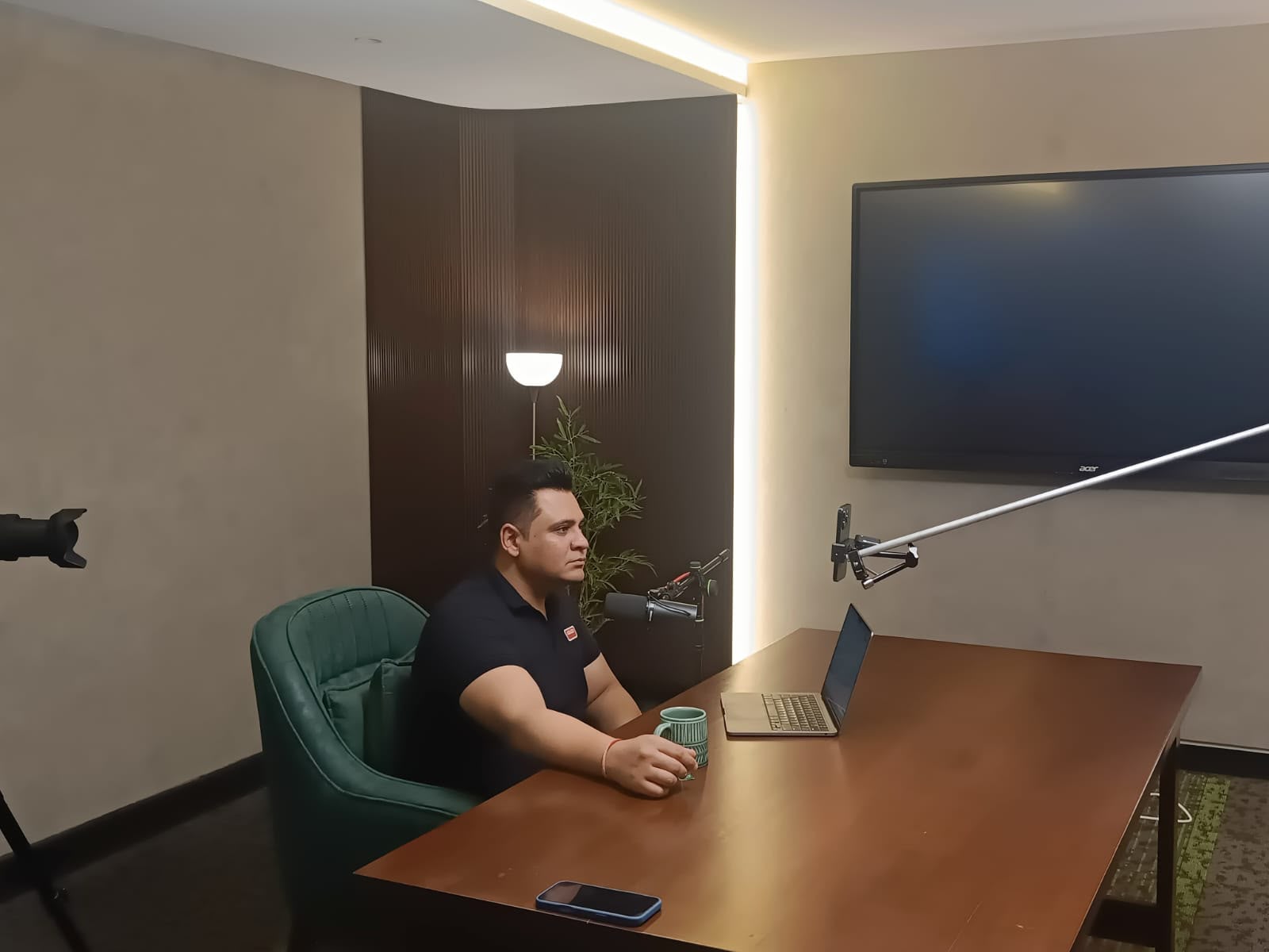 host setup · boom mic